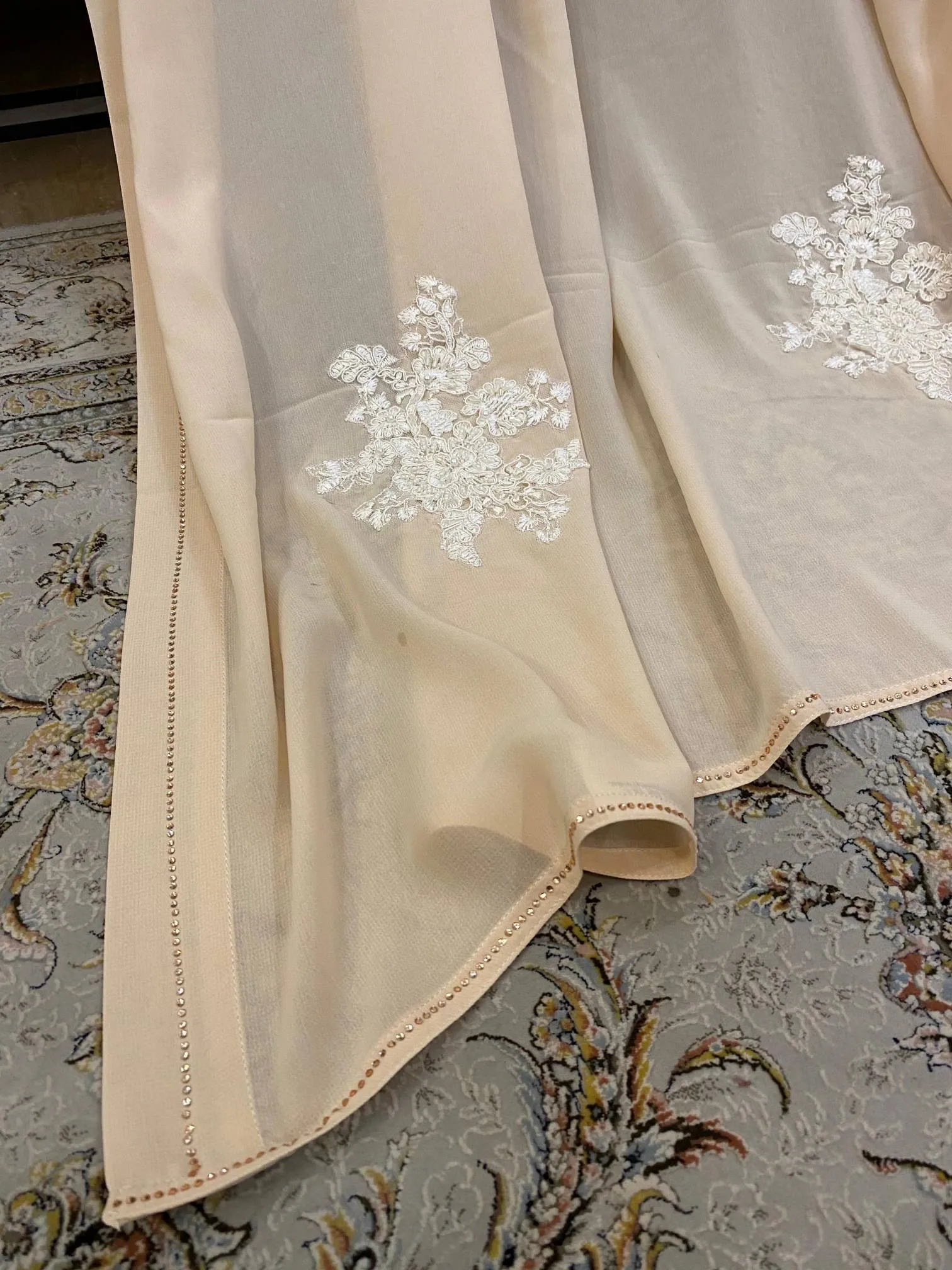 Graceful Gulaab Spray Elegance Shawl